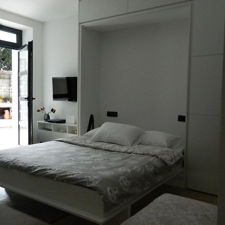 Rose Downtown Apartment Подгорица Екстериор снимка