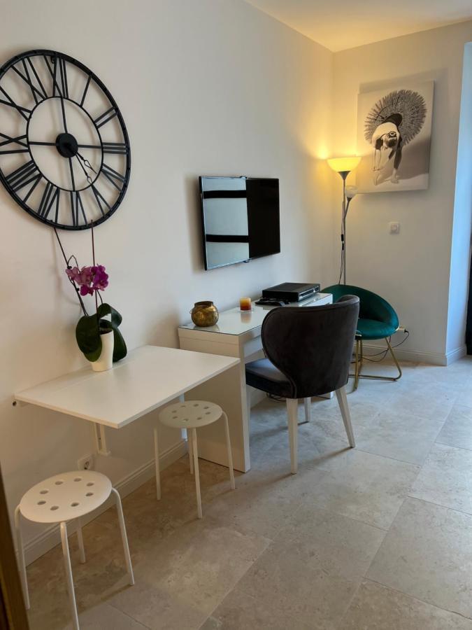 Rose Downtown Apartment Подгорица Екстериор снимка