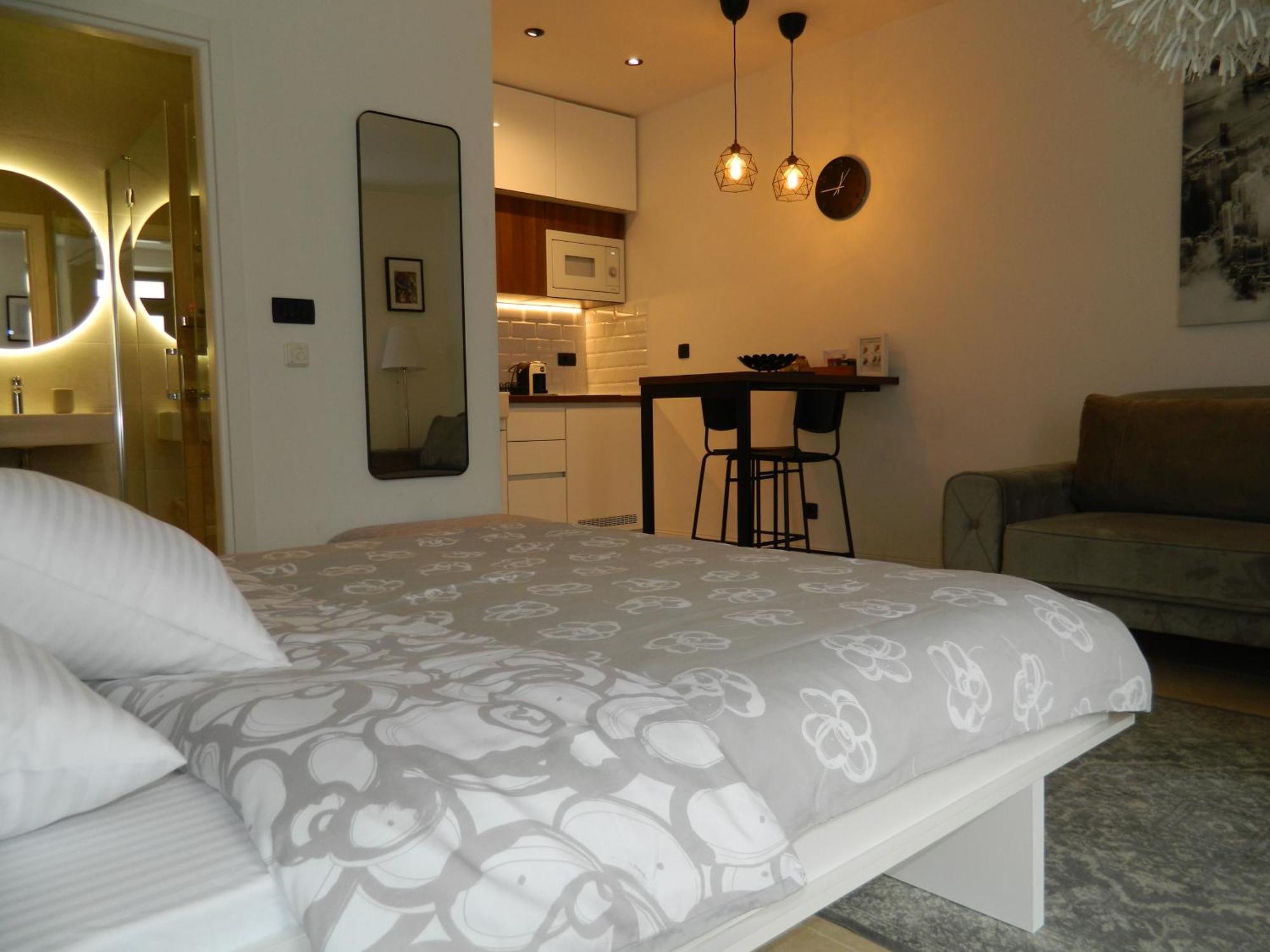 Rose Downtown Apartment Подгорица Екстериор снимка