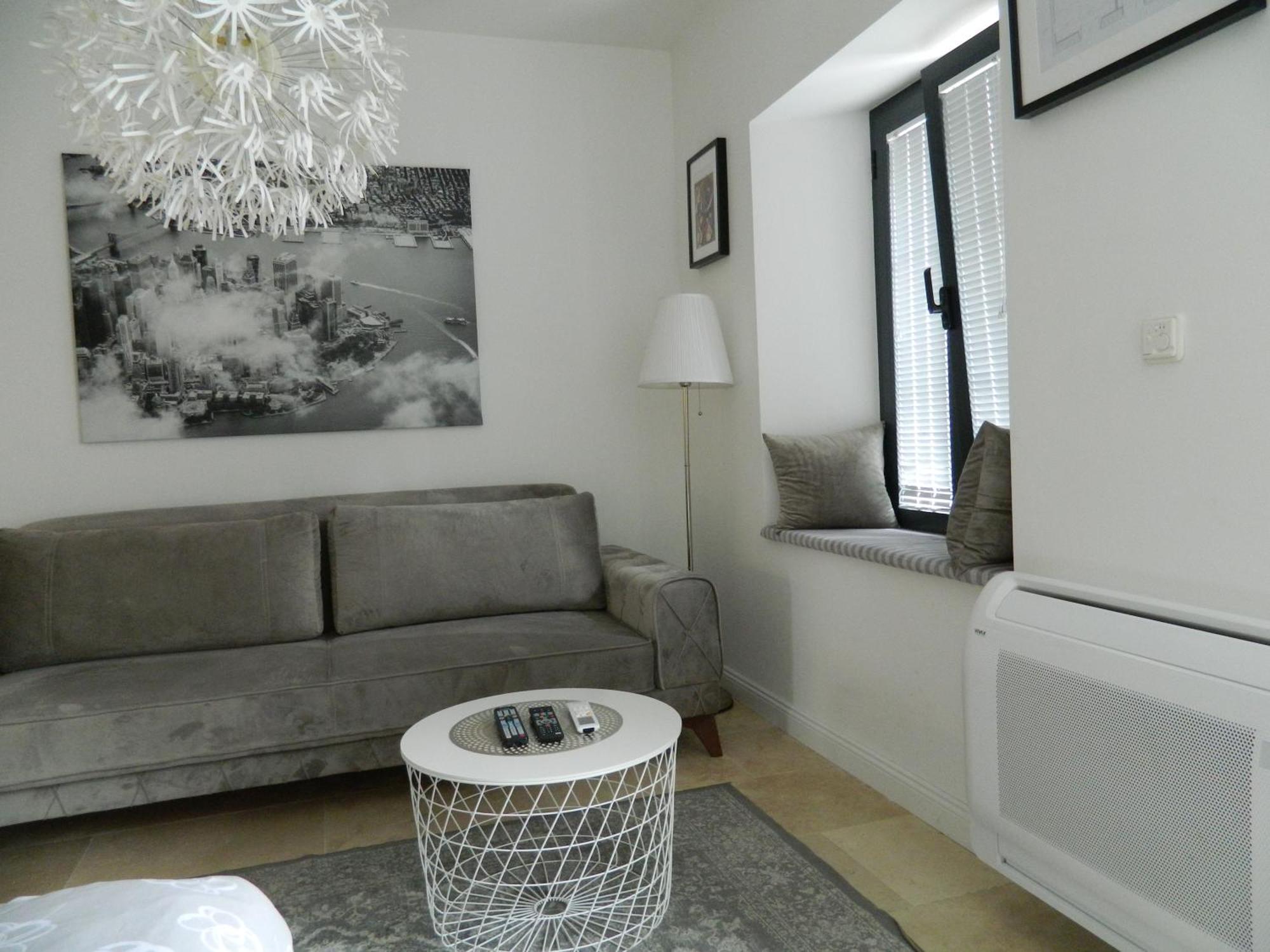 Rose Downtown Apartment Подгорица Екстериор снимка