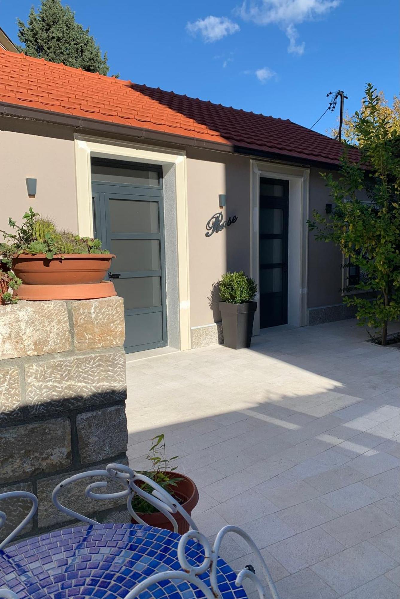 Rose Downtown Apartment Подгорица Екстериор снимка