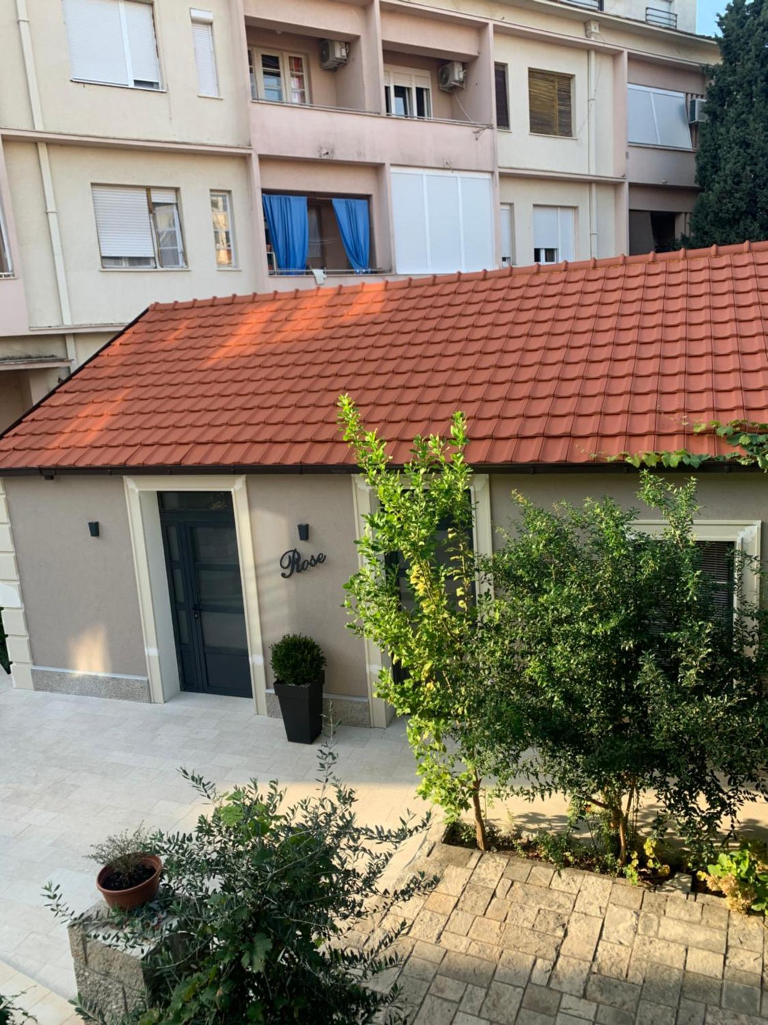 Rose Downtown Apartment Подгорица Екстериор снимка
