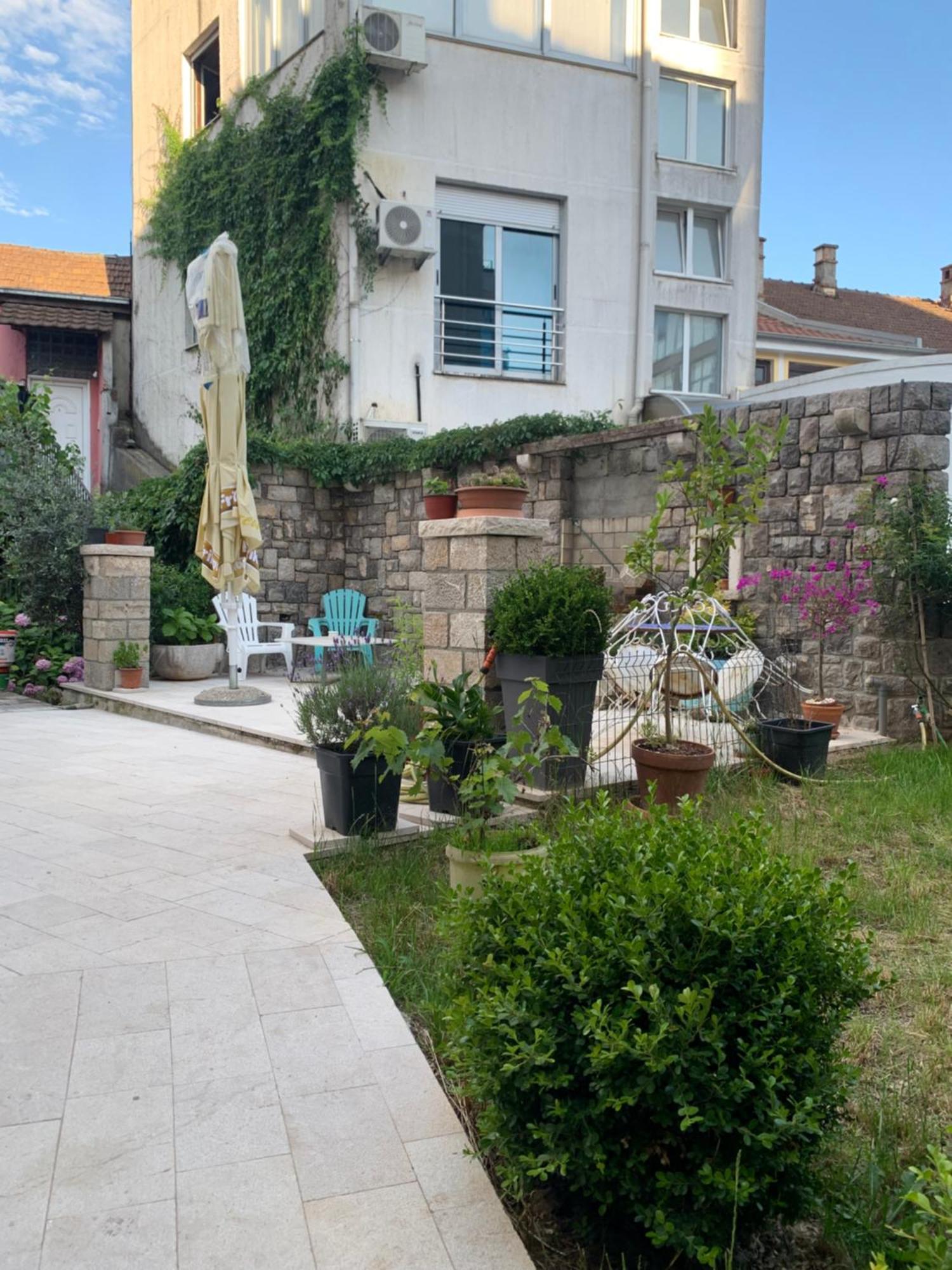 Rose Downtown Apartment Подгорица Екстериор снимка